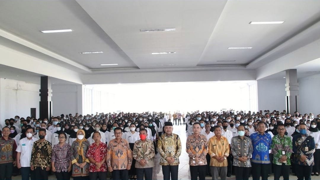 Bupati Melawi Serahkan 510 SK CPNS dan PPPK di Lingkungan Pemkab Melawi