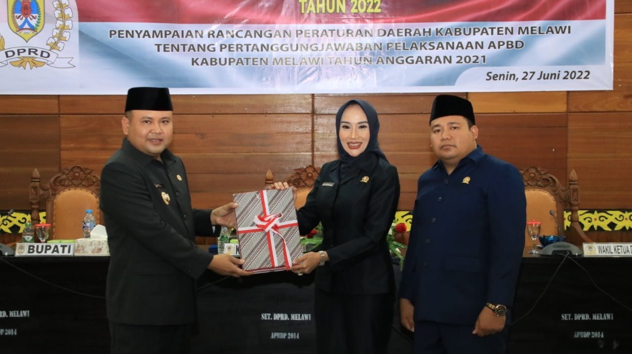 Bupati Melawi Sampaikan Raperda Pertanggungjawaban Pelaksanaan ABPD TA. 2021