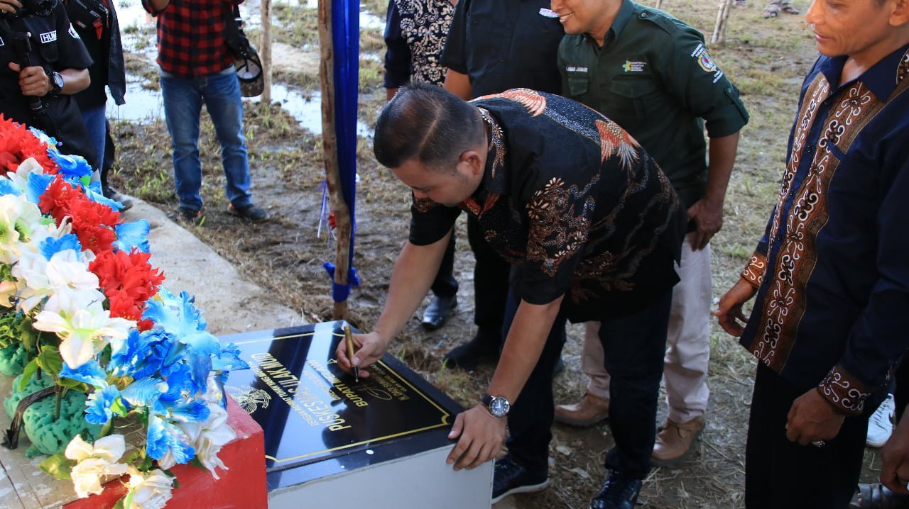 Bupati Melawi Resmikan Puskesmas Ulak Muid