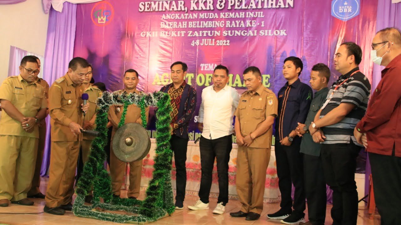 Wakil Bupati Melawi Buka Kegiatan Retreat Pemuda/i GKII Daerah Belimbing Raya