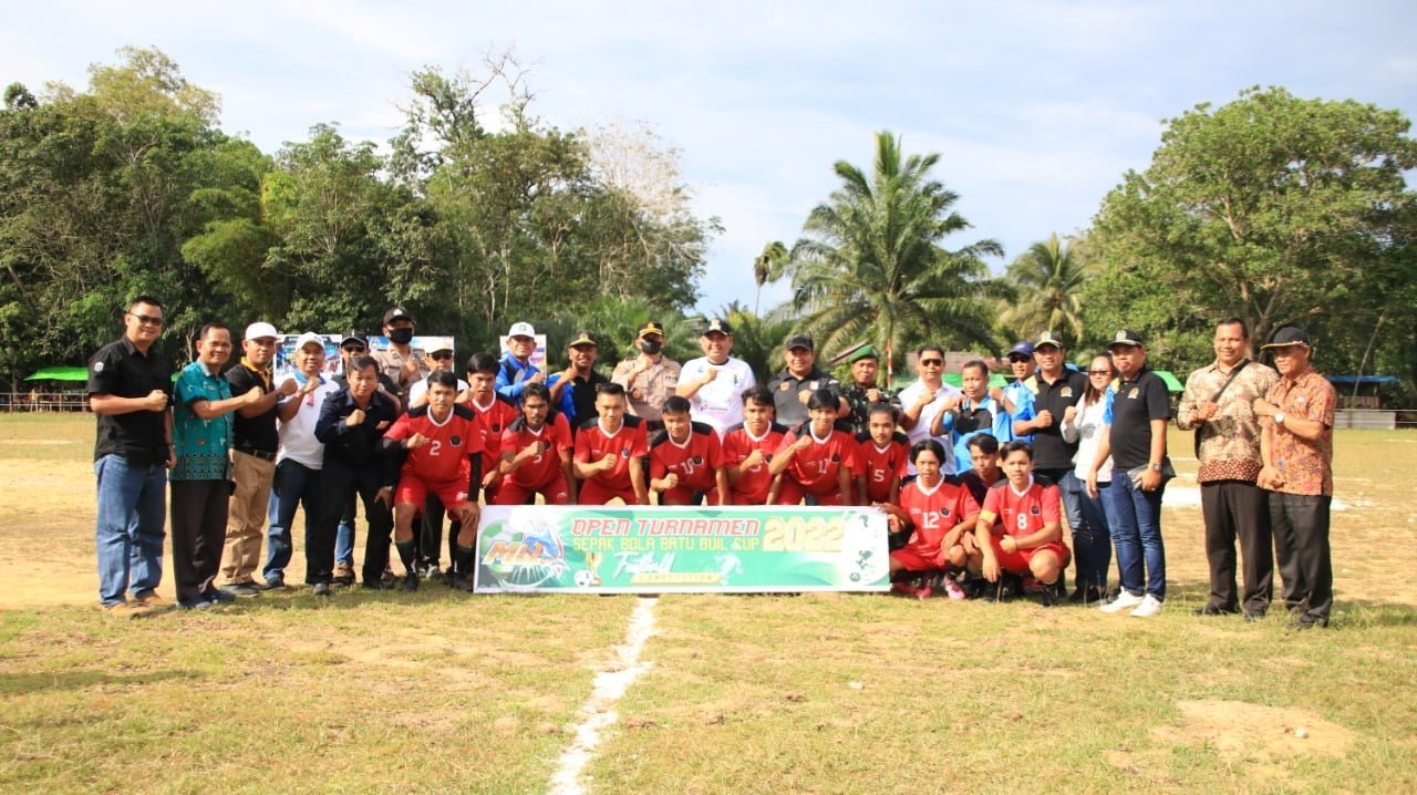 Bupati Melawi Buka Open Turnamen Sepakbola Batu Buil Cup 2022