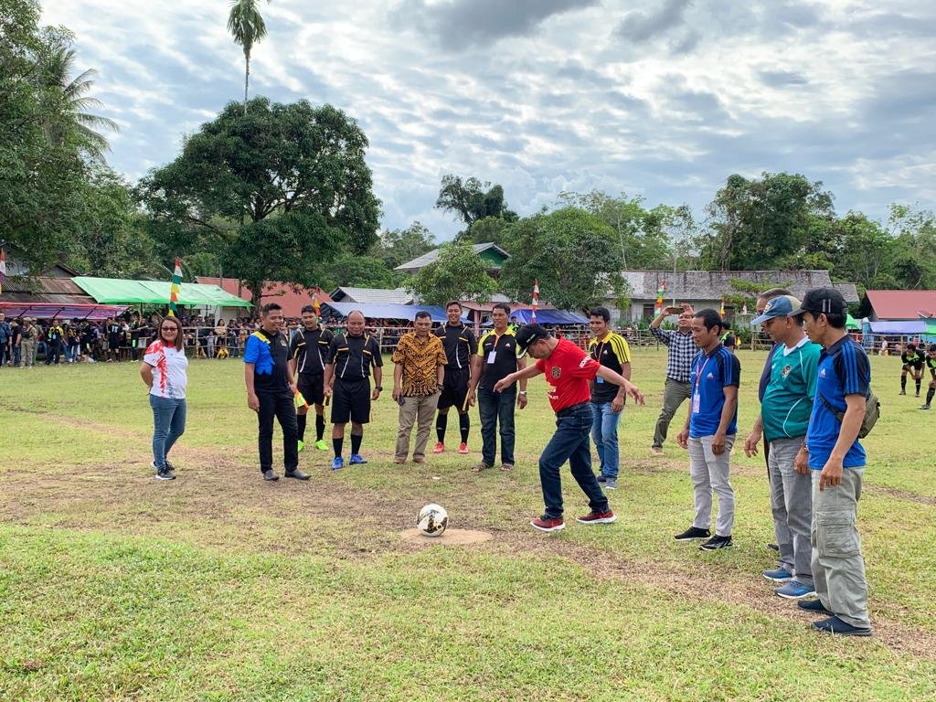 Wakil Bupati Melawi Buka Open Turnamen Sepakbola Taruna Bhakti Cup I Tahun 2022