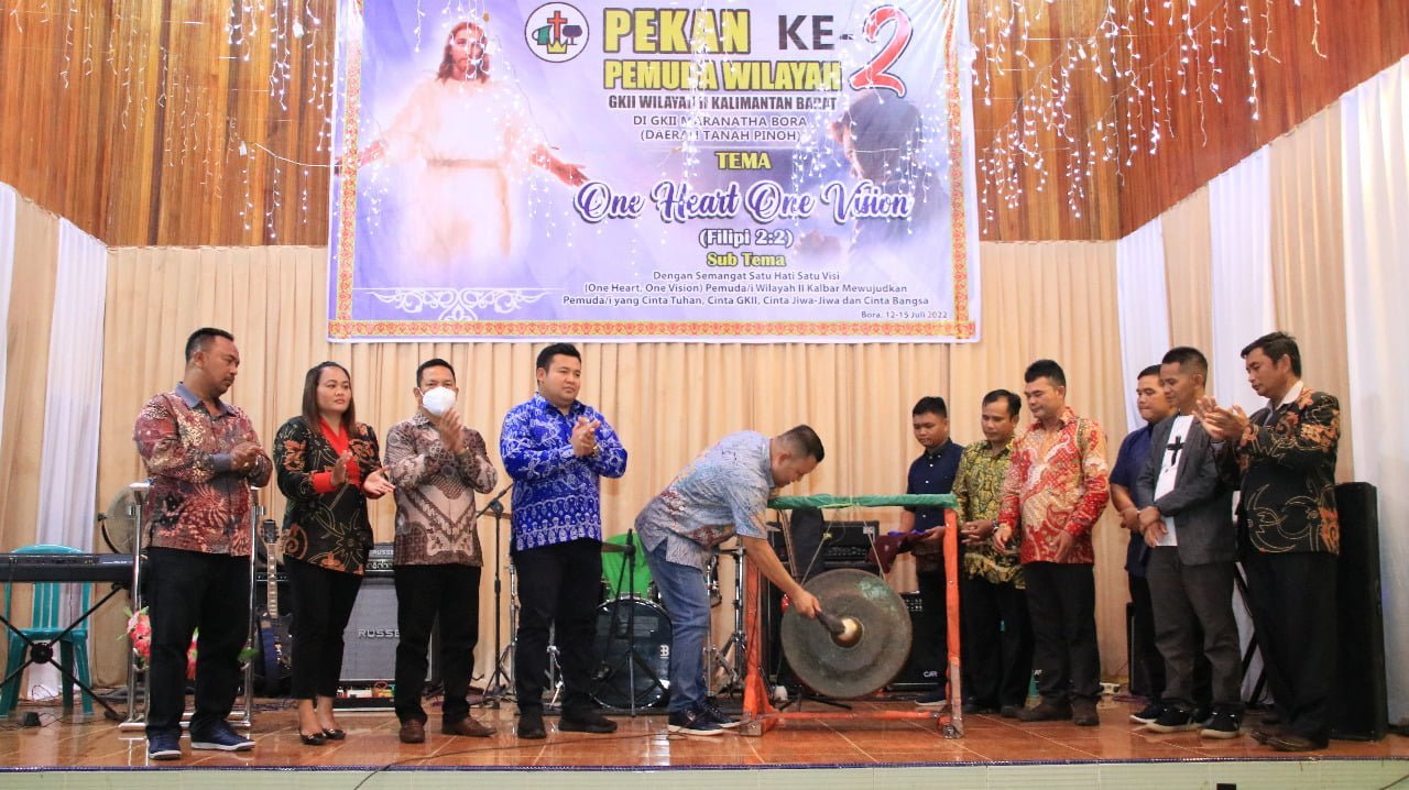 Bupati Melawi Buka Pekan Pemuda ke-II GKII Wilayah II Kalimantan Barat