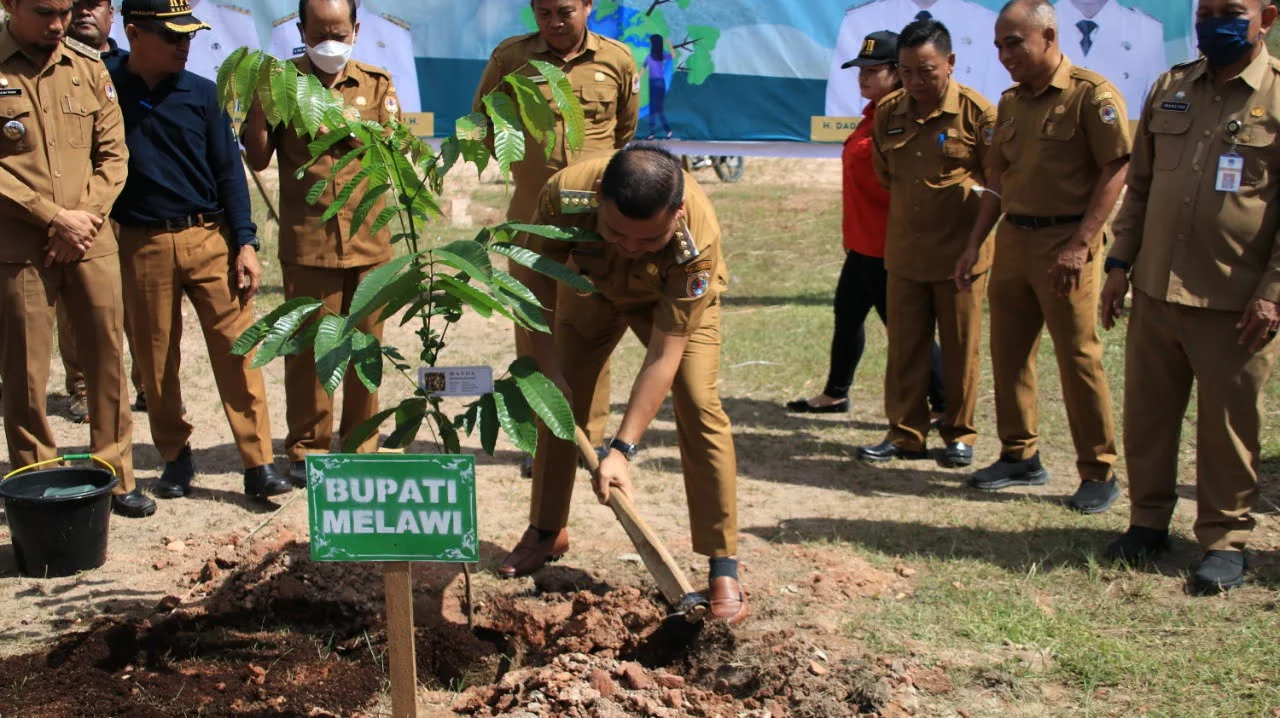 Penanaman Pohon Serentak Dukung Folu Net Sink 2030