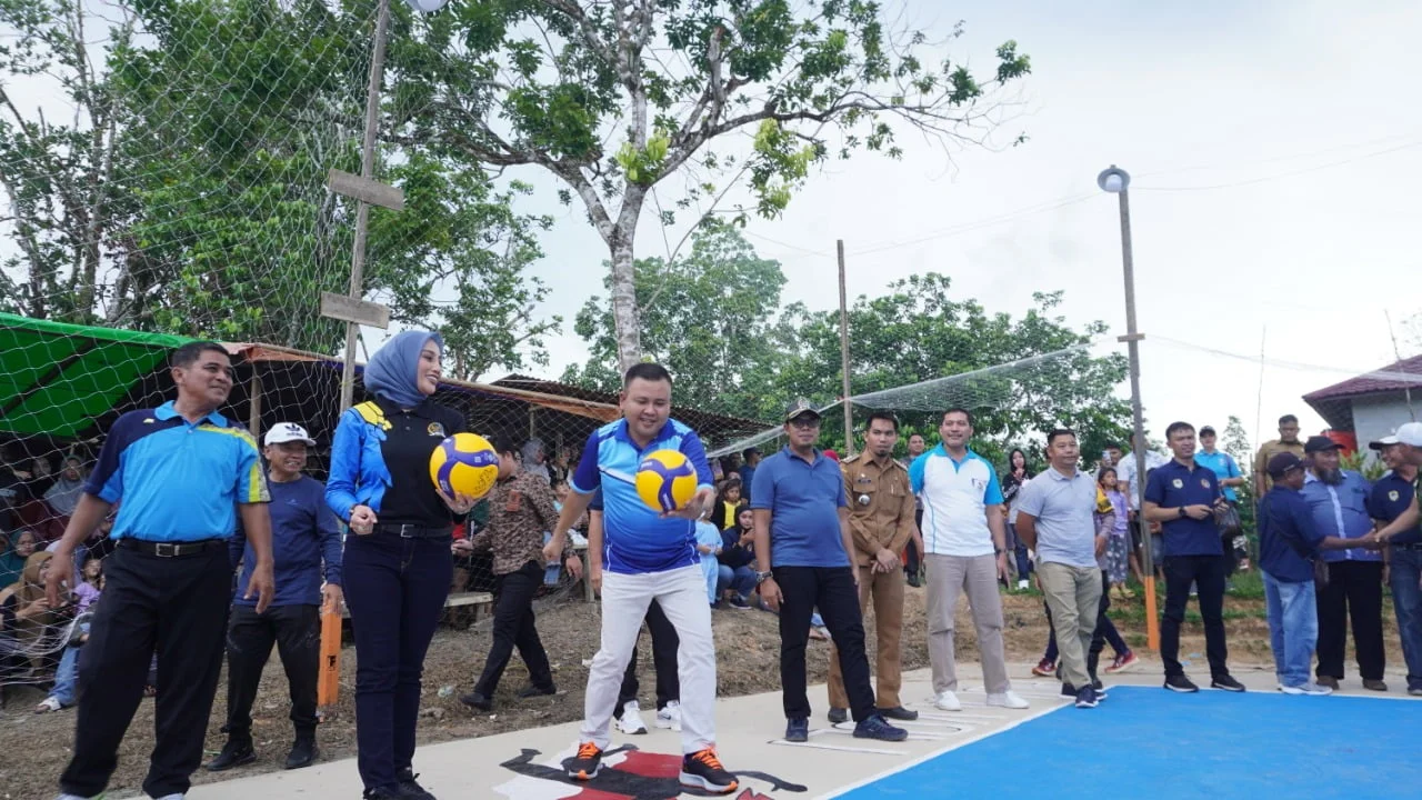 Pembukaan Turnamen Bola Voli Antar Desa se-Kabupaten Melawi