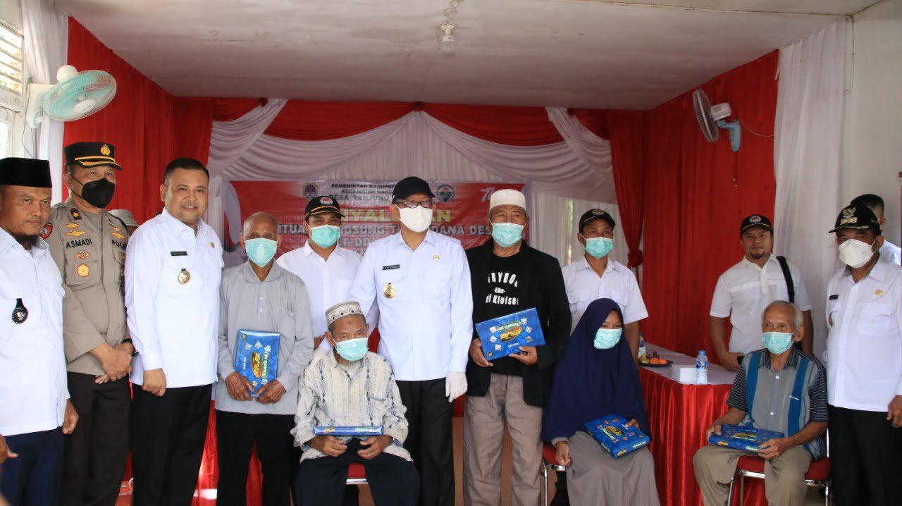 Dampingi Gubernur Kalbar Salurkan BLT DD di Dua Desa di Kecamatan Nanga Pinoh