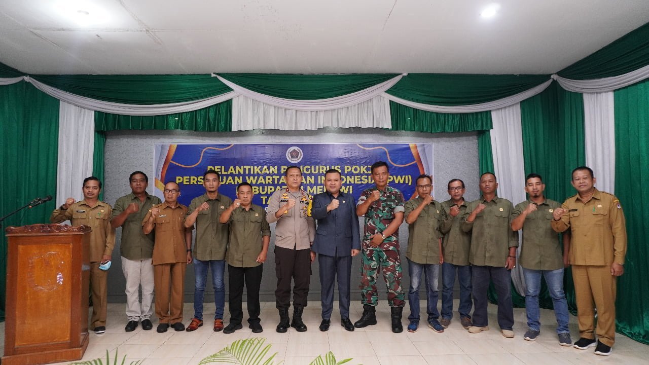 Bupati Melawi Hadiri Pelantikan Pokja PWI Kabupaten Melawi