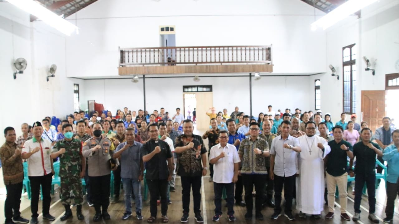 Bupati Melawi Buka Kegiatan Temu Karya Guru-Guru Katolik Bersama Aktifis Pastoral Stasi