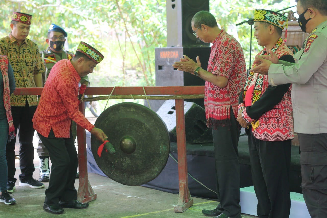 Wakil Bupati Buka Pekan Gawai Dayak ke-IV Desa Beloyang