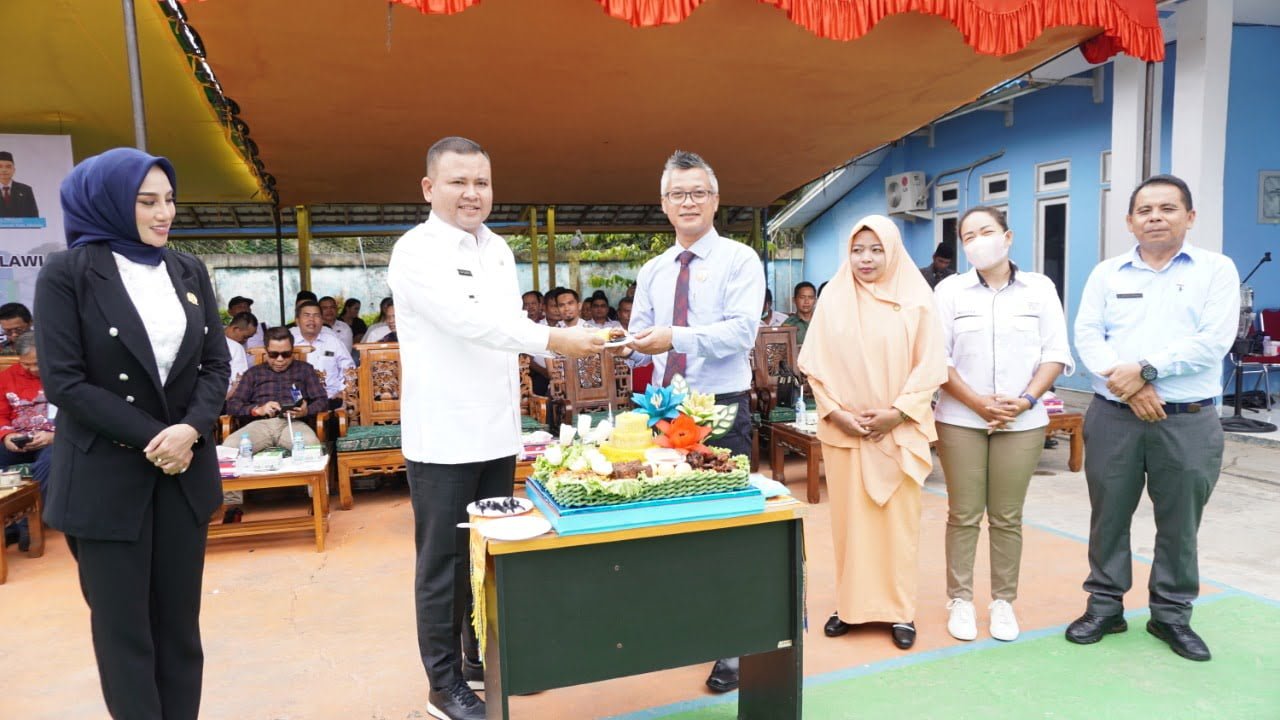 Bupati Melawi Harap Perumdam Tirta Melawi Terus Berinovasi Berikan Pelayanan Kepada Masyarakat