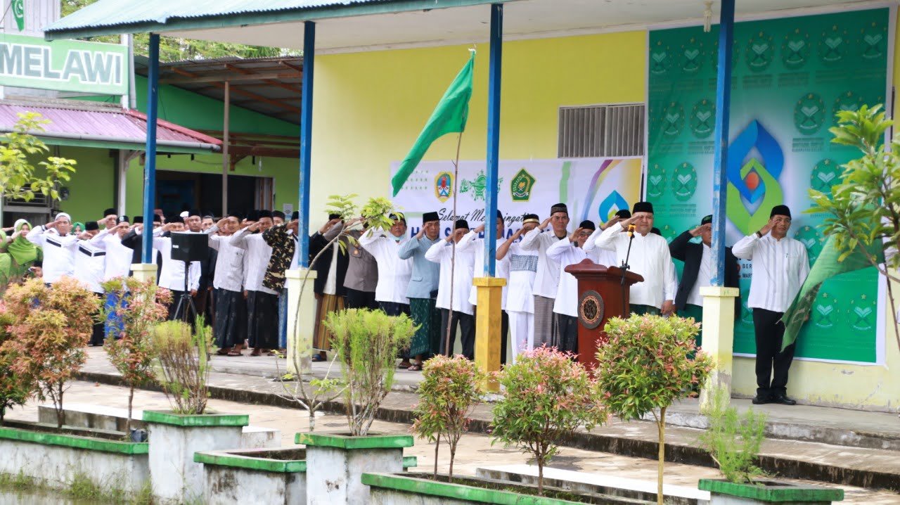 Bupati Melawi Bertindak Sebagai Inspektur Upacara Peringatan Hari Santri Nasional Tahun 2022