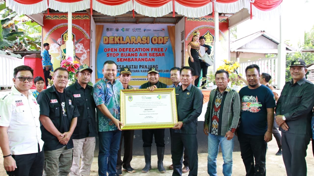 Bupati dan Wakil Bupati Melawi Hadiri Deklarasi ODF Desa Natai Panjang