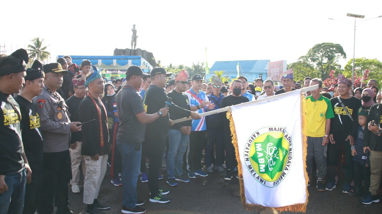 Bupati Lepas Jalan Sehat MABM Dalam Rangka Hari Jadi Kabupaten Melawi ke-19