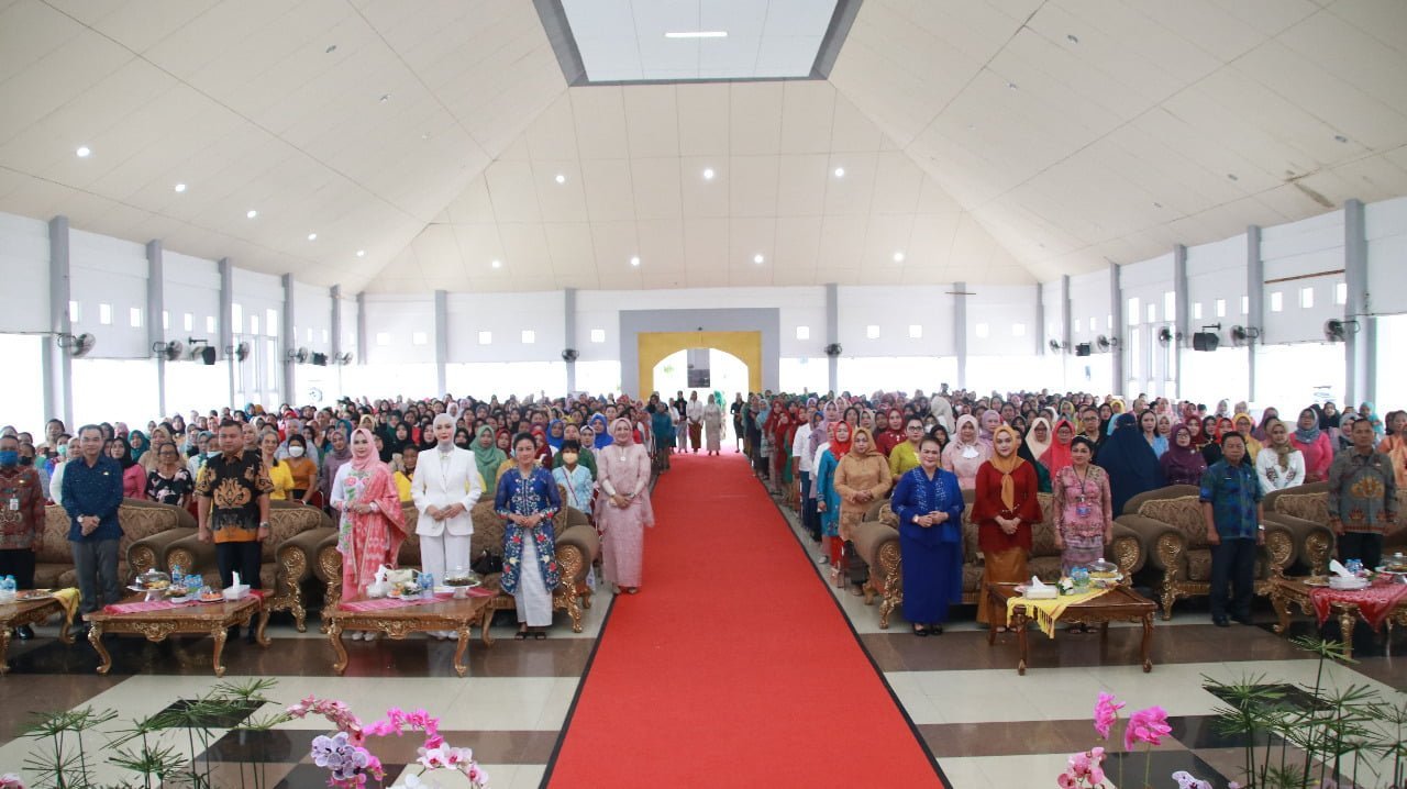 Bupati Melawi Buka Kegiatan Peringatan Hari Ibu di Lingkungan Pemerintah Kabupaten Melawi