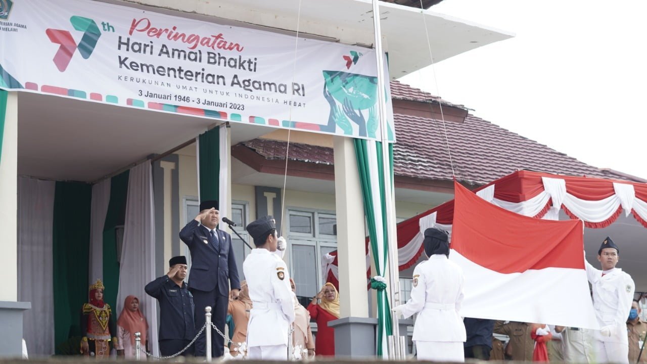 Bupati Melawi Bertindak Sebagai Inspektur Upacara Peringatan Hari Amal Bakti Kemenag