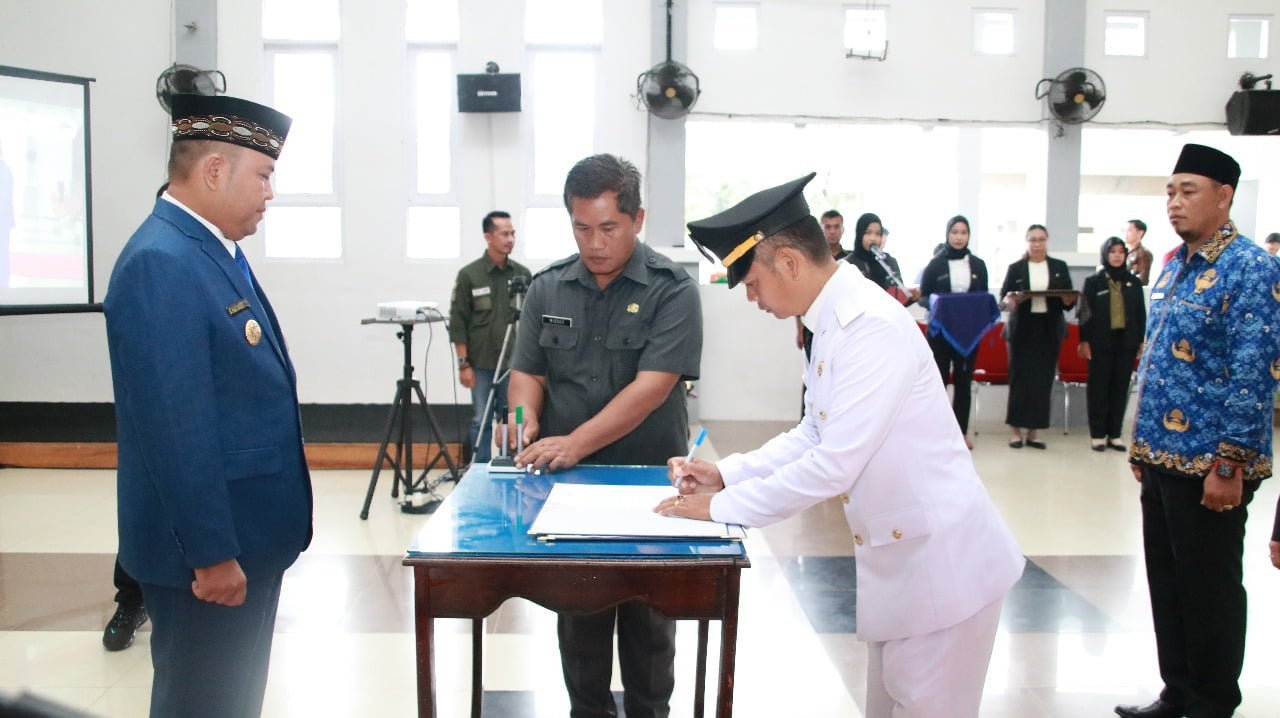 Bupati Melawi Lantik Pejabat Struktural dan Fungsional di Lingkungan Pemerintah Kabupaten Melawi