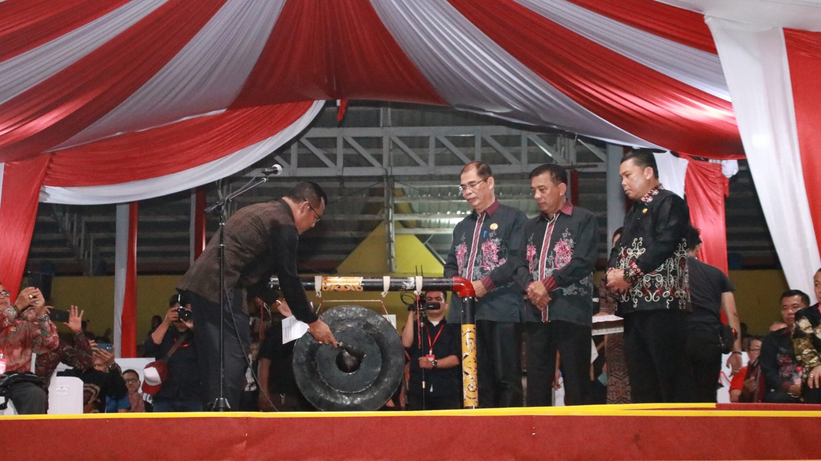 Penutupan Pesparawi X Tingkat Provinsi Kalimantan Barat Tahun 2023 Berlangsung Meriah