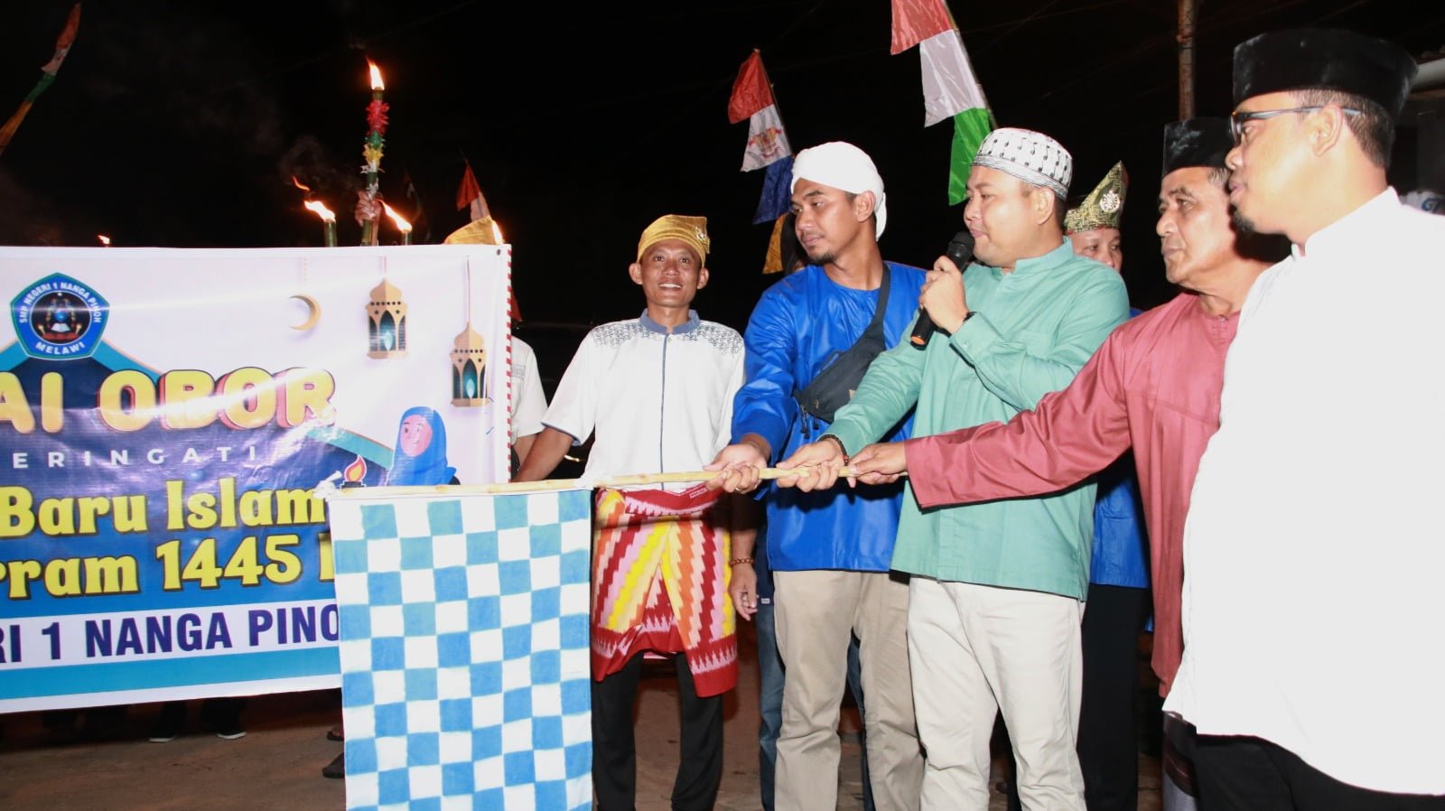 Bupati Melawi Buka Gebyar 1 Muharram 1445 H dan Pawai Obor Desa Paal