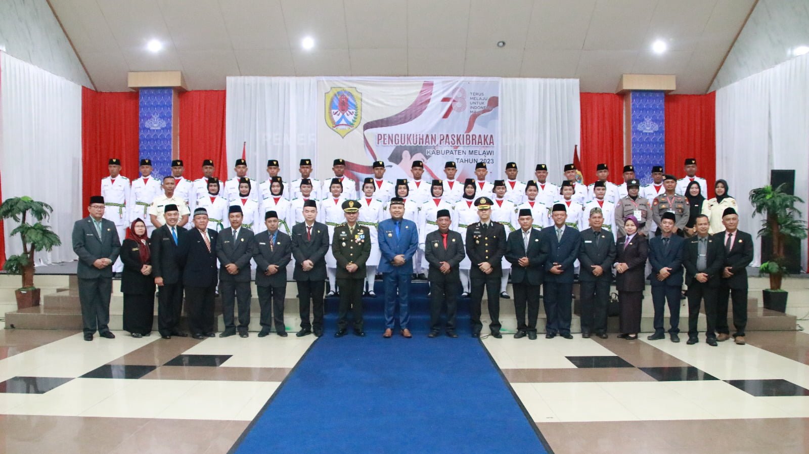 Bupati Melawi Kukuhkan 32 Anggota Paskibraka Kabupaten Melawi Tahun 2023