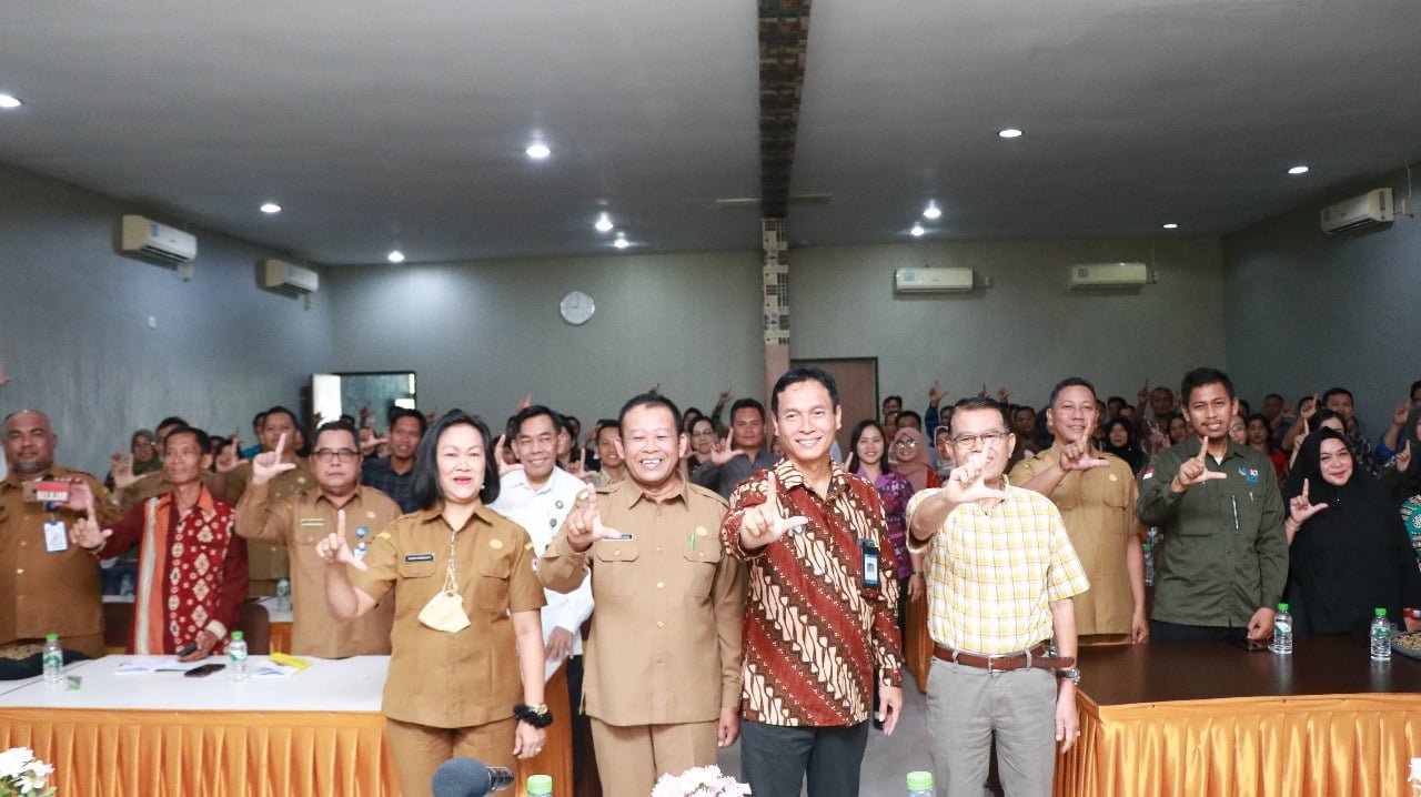 Mewakil Sekda, Asisten Administrasi dan Umum Buka Rakor Kebijakan Pengangkatan dan Peningkatan Profesionalisme Kepala Sekolah di Melawi