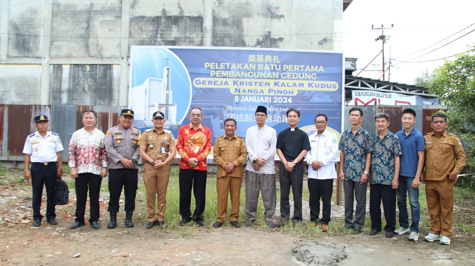 Wakil Bupati Melawi Lakukan Peletakan Batu Pertama Pembangunan Gereja Kristen Kalam Kudus Nanga Pinoh