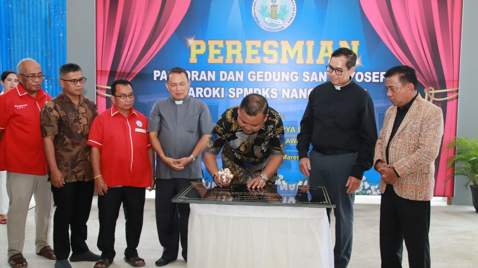 Bupati Resmikan Pastoran dan Gedung Santo Yoseph Paroki Santa Perawan Maria Diangkat Ke Surga