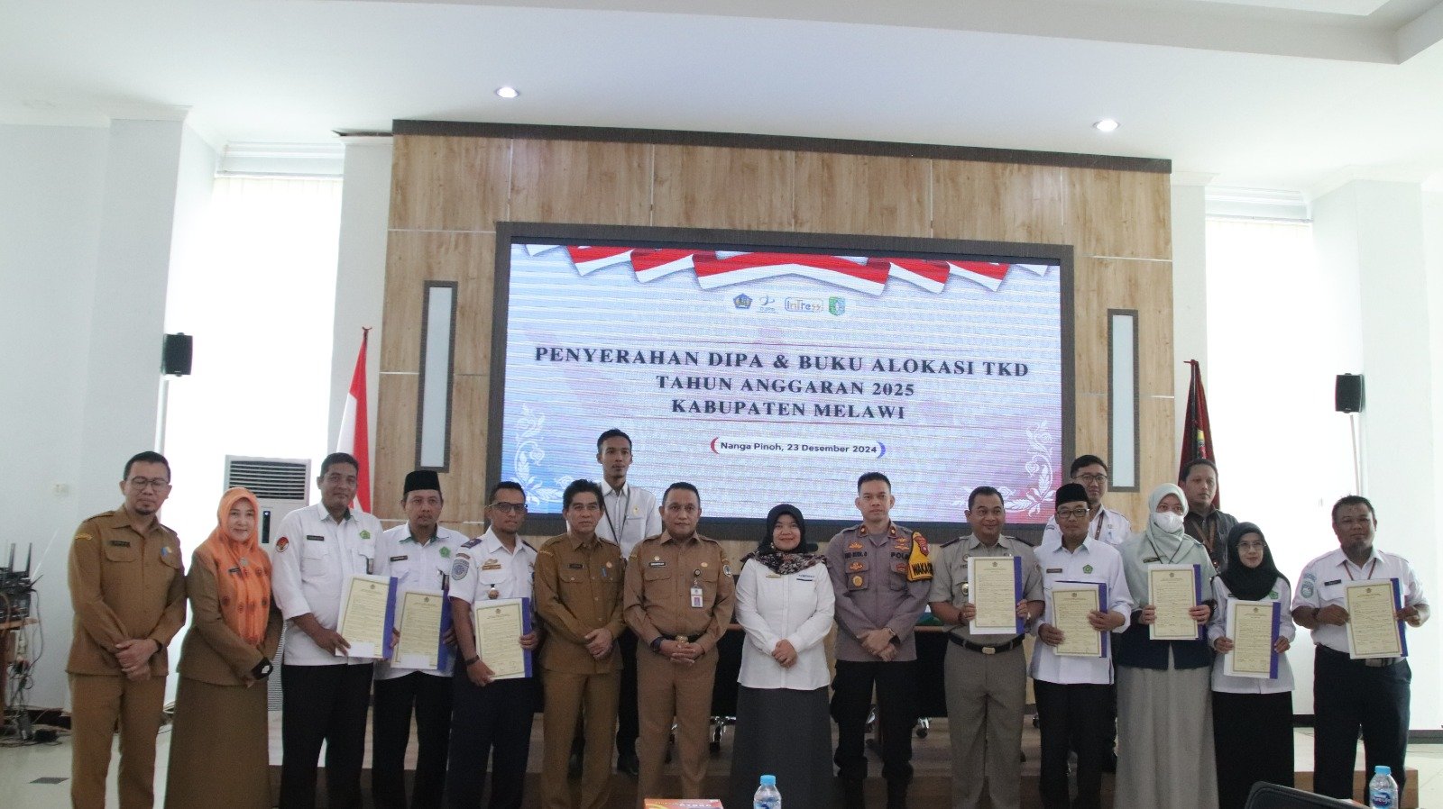 Penyerahan DIPA APBN Tahun Anggaran 2025 kepada Satker Lingkup Kabupaten Melawi