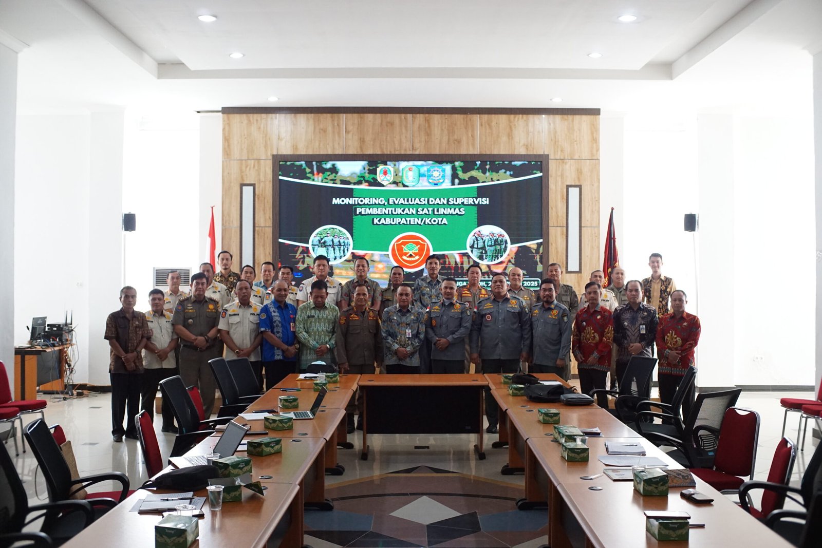 Asisten Pemerintahan dan Kesra Hadiri Monev dan Superviis Pembentukan Linmas Kabupaten/Kota