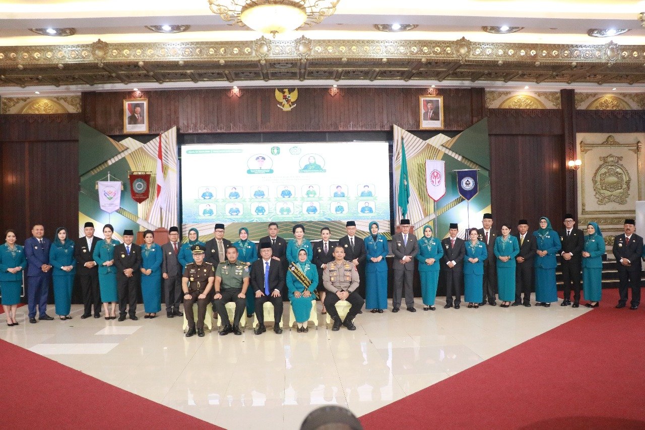 Ny. Raisya Sarbina Dadi Resmi Dikukuhkan Sebagai Ketua TP. PKK, Ketua TP. Posyandu, Ketua Dekranasda dan Bunda PAUD Kabupaten Melawi Periode 2025-2030.