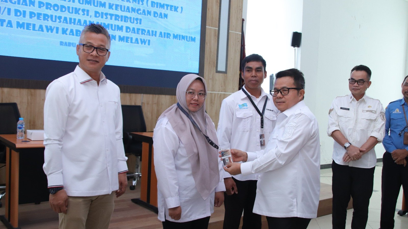 Wakil Bupati Melawi Buka Kegiatan Bimtek Bagi Pegawai Perumdam Tirta Melawi